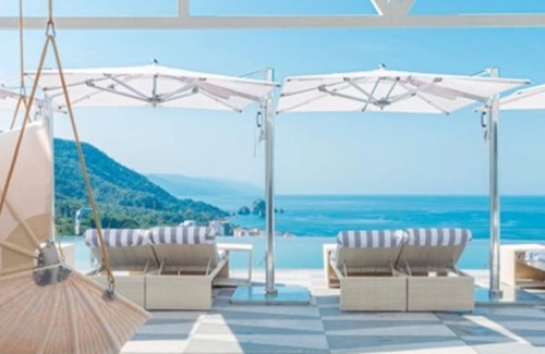 South Shore Hotel Area Apartment | Romantic adults-only luxury hotel with jungle landscape