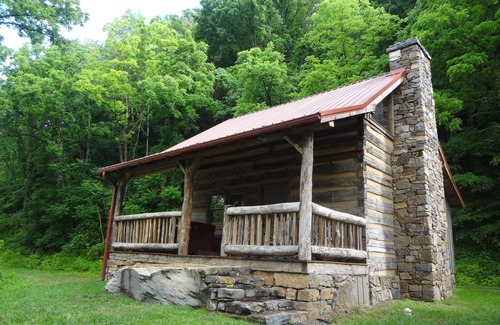 Hot Springs Cabin | Romantic and Cozy Cabin, Great for Honeymoons & Anniversaries