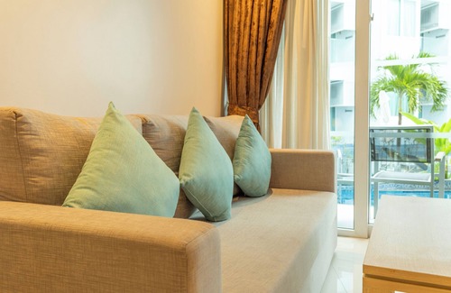 Rawai Condo | Romantic Beach Bar Fine Dining Swim c109
