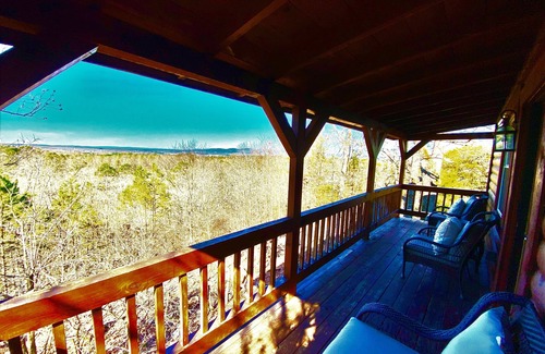 Mena Cabin | Romantic Cabin with Jacuzzi Tub. Ride-in Access to Wolf Pen Gap ATV trails