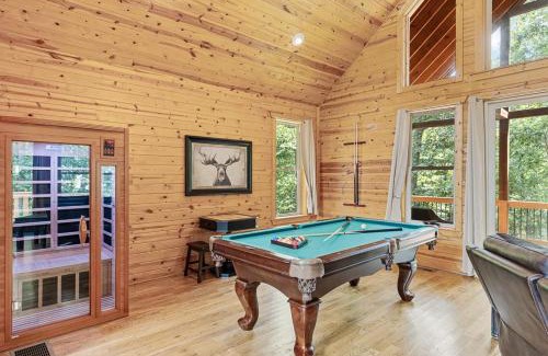 Cleveland House | Romantic Cabin with Spa Amenities near Helen GA