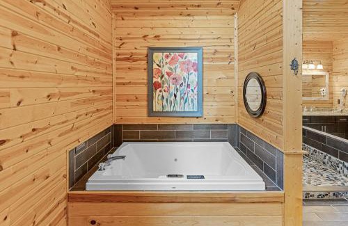 Cleveland House | Romantic Cabin with Spa Amenities near Helen GA