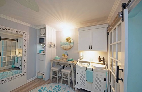 Emerald Isle House | Romantic Celebrations Meet the Beach! [Suite Retreat]