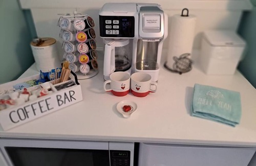 Emerald Isle Apartment | Romantic Celebrations Meet the Beach! [Suite Escape]