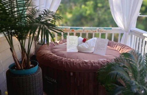 Emerald Isle Apartment | Romantic Celebrations Meet the Beach! [Suite Escape]