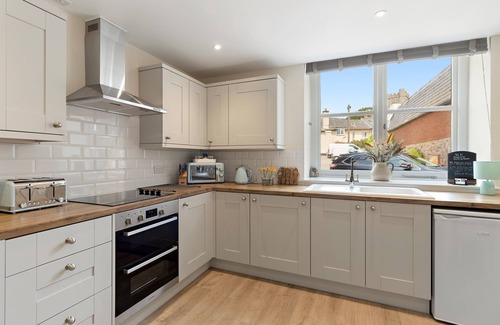 Sidmouth Cottage | Romantic Cosy Seaside Cottage in Central Sidmouth With Free Parking