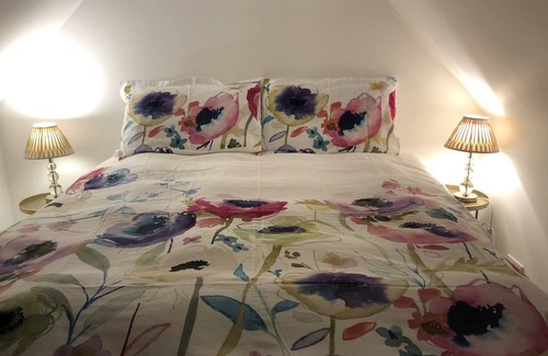 Kelso Cottage | Romantic cottage for 2 with wood burner