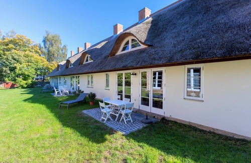 Lassan House | Romantic cottage for 6 people in a beautiful garden with pond