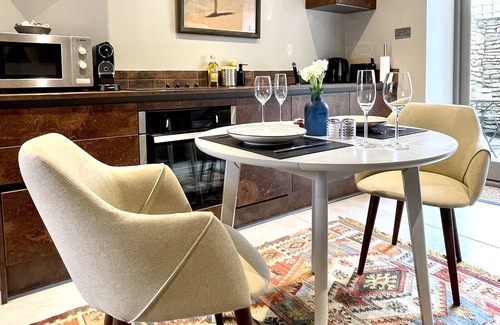 Tetbury Cottage | Romantic Cottage for Two in the Heart of Historic Tetbury