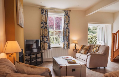 West Lulworth Cottage | Romantic Cottage Retreat in Heart of Lulworth Cove