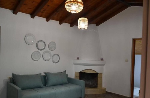 Skiathos Town Apartment | Romantic Cottage Oasis in Skiathos