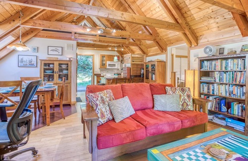 Yachats House | Romantic Cottage Perfect for a Couple or Family Getaway!