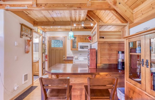 Yachats House | Romantic Cottage Perfect for a Couple or Family Getaway!