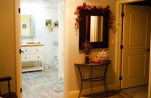 Lancaster Bed & Breakfast | Romantic, Cozy Bed & Breakfast with Spa, Private Bed and Bath!