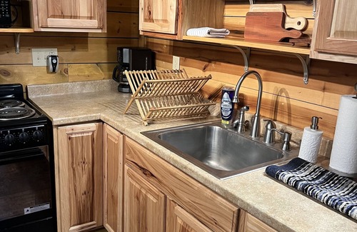 Sylva Cottage | ROMANTIC CREEKSIDE MOUNTAIN COTTAGE