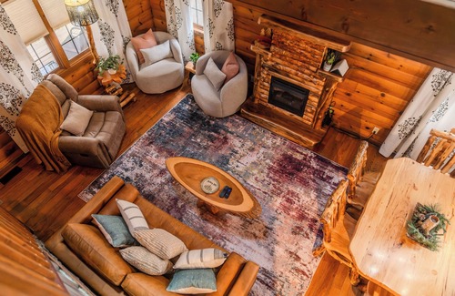 Rockbridge Cabin | Romantic escape/Creek view/Secluded/Heart of Hocking Hills/Hot Tub/FirePit