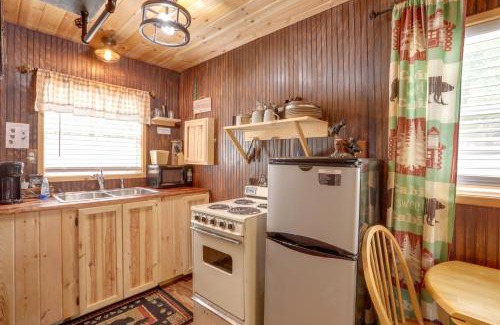 Greers Ferry Apartment | Romantic Escape in Greers Ferry Less Than 1 Mi to Lake