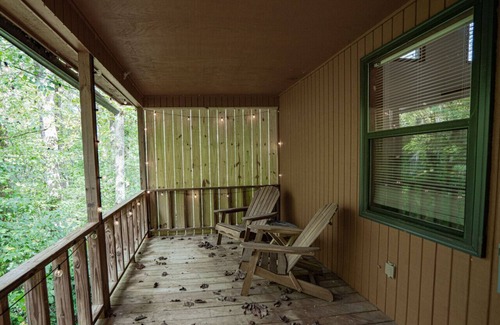 Blairsville Cabin | Romantic Gateway in the Woods