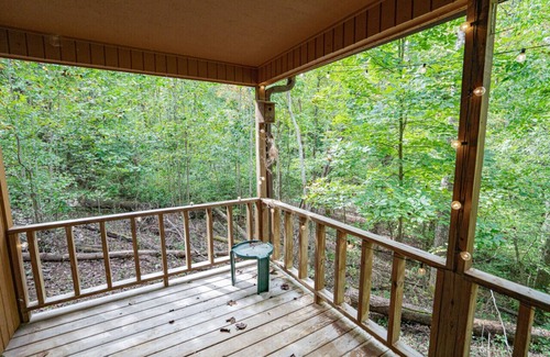 Blairsville Cabin | Romantic Gateway in the Woods