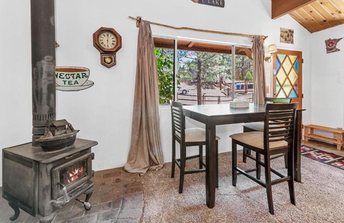 Big Bear City House | Romantic Getaway by Big Bear Cool Cabins