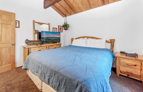 Big Bear City House | Romantic Getaway by Big Bear Cool Cabins