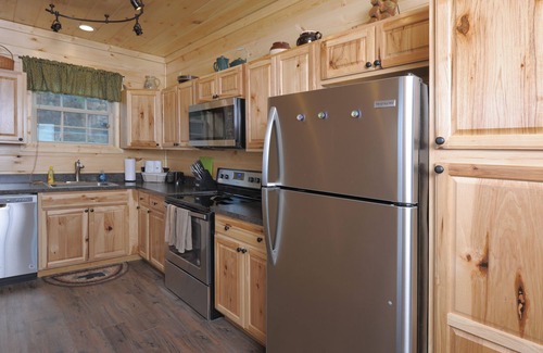 Gatlinburg - Pigeon Forge Cabin | Romantic Getaway❤️ Fabulous Views 2 Beds 2 Baths