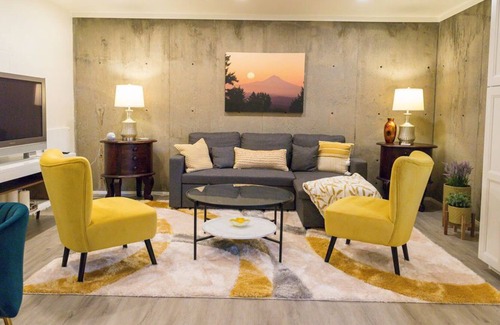 Dundee Apartment | Romantic Getaway in Wine Country