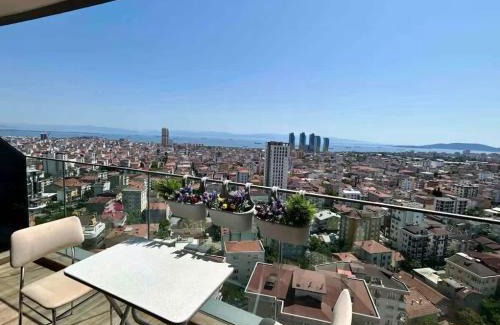 Kartal Apartment | Romantic Getaway Studio Suite Sea View at Kartal