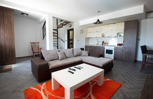 Boreti Villa | Romantic Getaway Villa Amelie with Pool