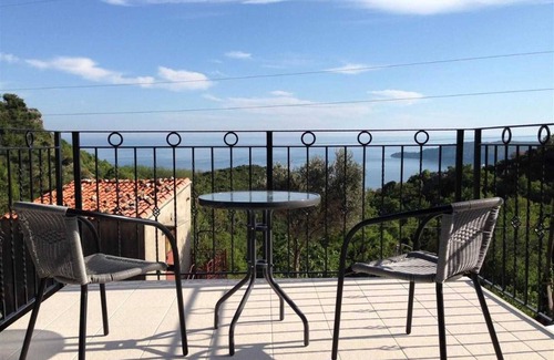 Boreti Villa | Romantic Getaway Villa Amelie with Pool