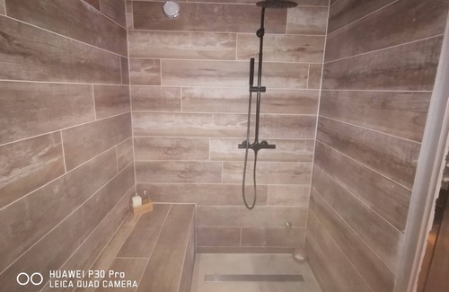 Villeneuve Bed & Breakfast | Romantic guest room jacuzzi hammam swimming pool