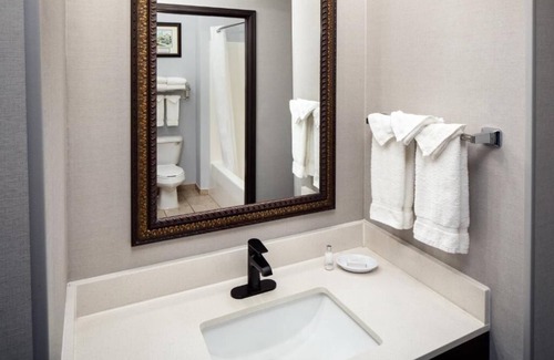 Galena Hotel | Romantic Guestroom Perfect for Couples’ Escape