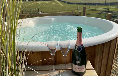Newton Grange House | Romantic hideaway for 2 in cosy setting with hot tub available…