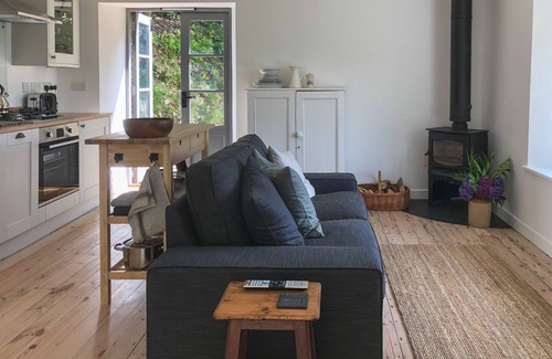 Bridport Cottage | Romantic hillside hideaway with roof terrace and outstanding views
