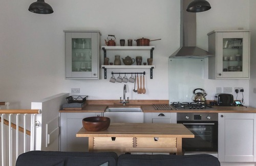 Bridport Cottage | Romantic hillside hideaway with roof terrace and outstanding views