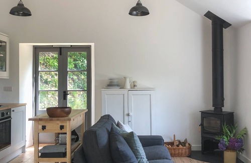 Bridport Cottage | Romantic hillside hideaway with roof terrace and outstanding views