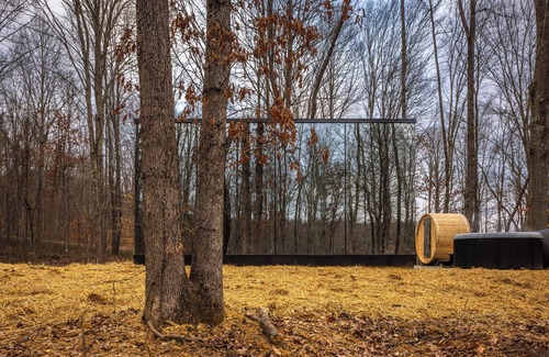 New Plymouth Cabin | Romantic Hocking Hills Getaway Reflecting Nature's Beauty ~ Hot Tub, Sauna, WiFi