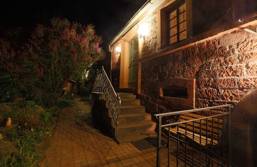 Dimbach House | Romantic holiday home with sauna and gallery with fireplace