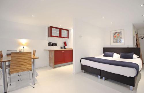 Grachtengordel-West Bed & Breakfast | Romantic Jordaan Canalsuite near Anne Frank House