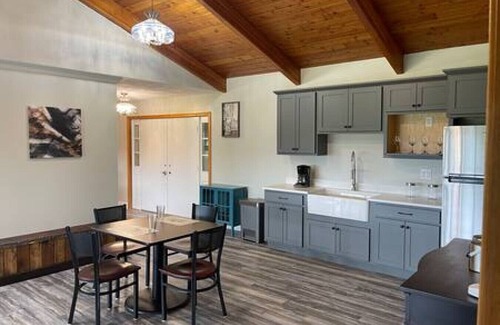 Wellsboro Cabin | Romantic King Suite w/Soaking Tub + Mountain View