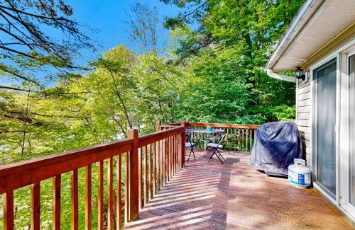Topton House | Romantic Lake Retreat