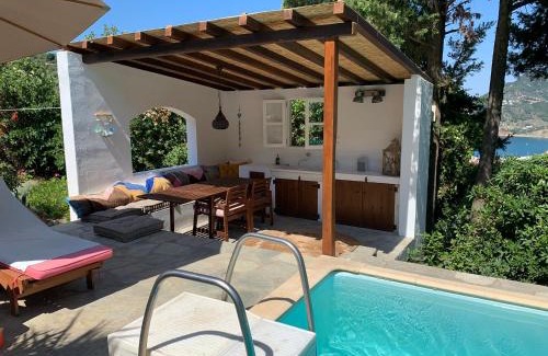 Skopelos Villa | Romantic Lemonia Cottage