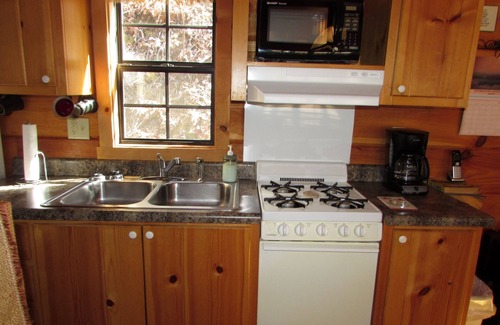 Hot Springs Cabin | Romantic Log Cabin On Creek And 100 Acres, Hot Tub, Wifi, Gas Grill, Hiking