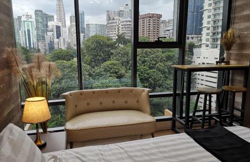 Golden Triangle Apartment | Romantic Log Cabin - walk to KL Tower, KLCC, Bukit Bintang