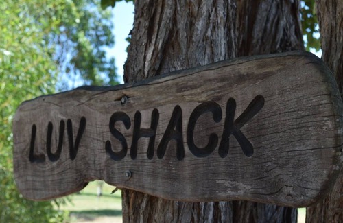 Byfield Cabin | Romantic Luv Shack in Byfield Rainforest