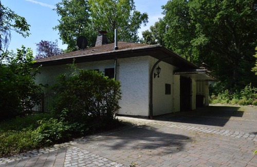Strotzbusch House | Romantic Mansion in Strotzb sch by the Forest