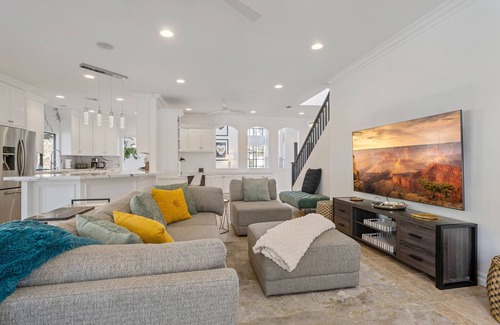 Santa Clarita House | Romantic Modern Villa W/heated pool
