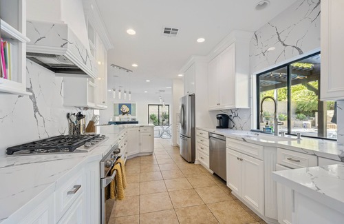 Santa Clarita House | Romantic Modern Villa W/heated pool