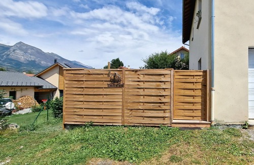 Chabottes Apartment | Romantic mountain escape, private Jacuzzi.