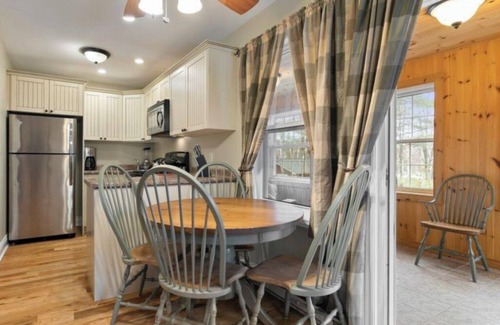 Lake of Bays Cottage | Romantic Muskoka Cottage Retreat- Quiet and Cozy